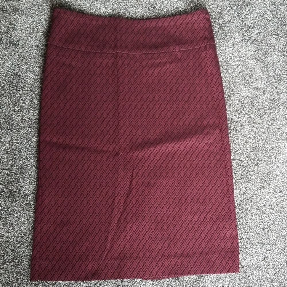 Margaret M stretch pencil skirt